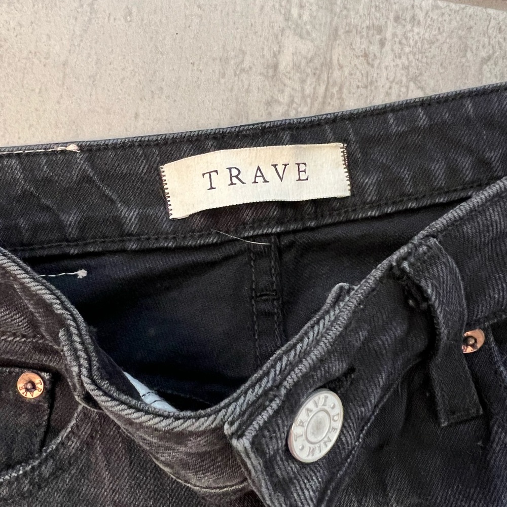 Trave Raw hem black jean